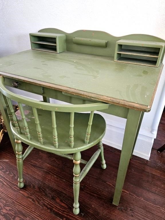 Green & Gold Desk and Chair Child's Note Condition