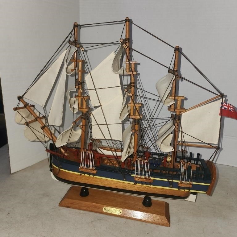 HMS ENDEAVOR SAILING SHIP MODEL 10X20X6