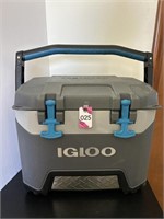 Igloo 25qt Cooler with Measurement Scale on Lid