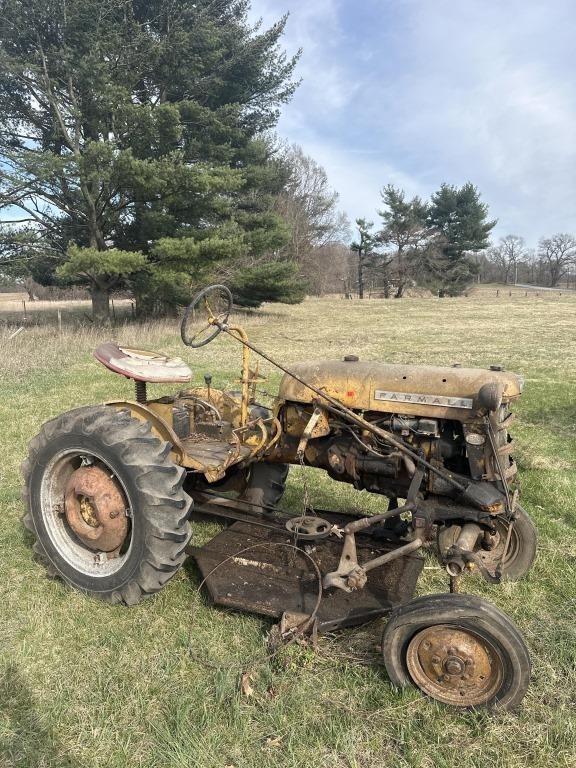 Farmall Cub Cadet Utility Tractor (Non-Running)