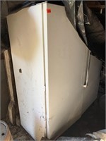 Freezer
Untested 
BUYER RESPONSIBLE FOR REMOVAL