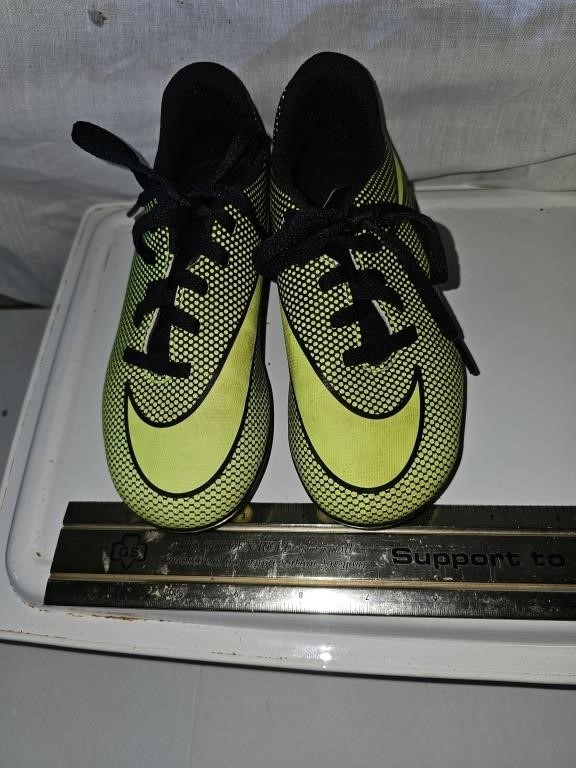 Nike kids soccer shoes US 12C