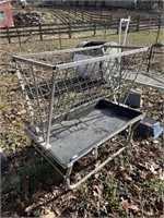 Hay feeder w/ plastic bottom tray