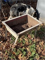 Little metal sink on legs