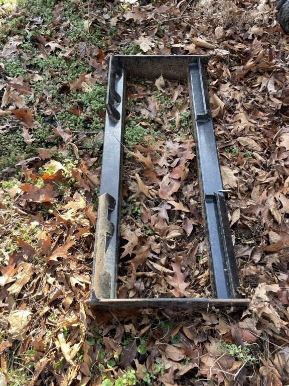 Quick attach skid loader plate