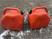 2 20L gas cans