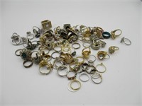 LARGE SELECTION OF FASHION AND SILVER RINGS