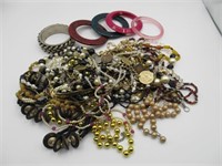LARGE LOT OF VINTAGE COSTUME JEWERLY