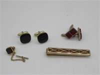 2 SETS OF VINTAGE CUFF LINKS, AND SWANK TIE CLIP