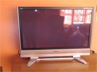 42 INCH PANASONIC FLAT SCREEN TV WITH REMOTE