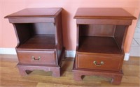 PAIR OF WOODEN NIGHT STANDS WITH ONE DRAWER