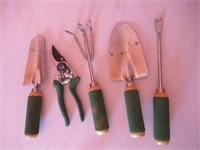 LOT OF HAND TOOLS FOR THE GARDEN AND TARP