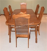 (D) Broyhill Dining Table w/ 6 Wicker Back Chairs