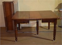 (BS) Antique Oak Dining Table w/ 6 Leaves