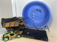 2 toys, DVD player, blue tub