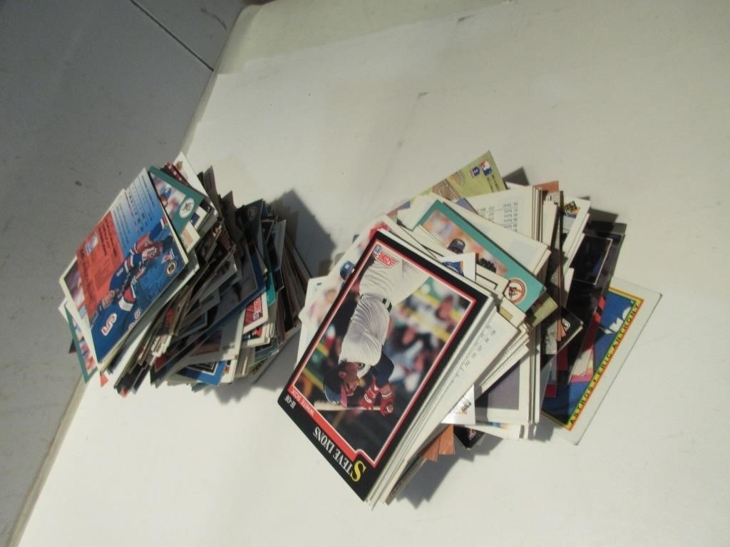 ASSORTED SPORT TRADING CARDS