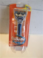 NEW GILLETTE FUSION  RAZOR WITH 2 CARTRIDGES
