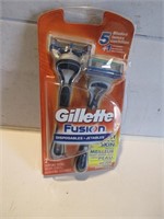 NEW 2 PACK GILLETTE FUSION  DISPOSABLE RAZORS