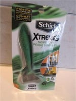 NEW 4 PACK SCHICK XTREMES DISPOSABLE RAZORS