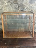 (1) COUNTER TOP CLEAR GLASS DISPLAY