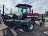 MacDon 9200 Windrower