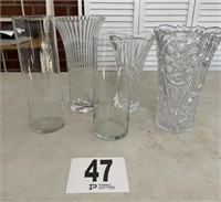4 Glass vases & 1 Plastic