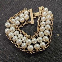 pearl like bracelet