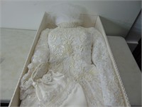 Beautiful Gloria Vanderbilt Wedding Dress, Size 8