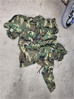 Large army cold weather pant and coat set