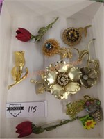 Vintage costume jewelry flower pins tray lot