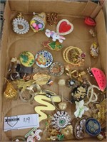 Vintage costume jewelry pins tray lot