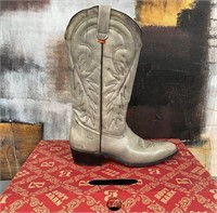 11 - PAIR OF LEVIS COWBOY BOOTS SIZE 9