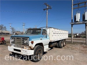 1979 GMC 7000 TRUCK, 366 V8 ENGINE, LP, 5/2 SPEED,