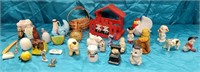 319 - MIXED LOT OF COLLECTIBLE FIGURINES (S21)