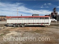 2002 GOOSENECK STOCK TRAILER, 6' 8" X 32', TRIPLE