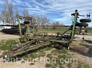 JD 1610, 27' CHISEL, DF, W/ DEGELMAN HARROWS