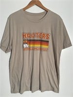 Vintage Hooter’s T-shirt Men’s