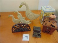 Metal ducks and desk items