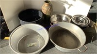 Kitchen pans, mixing bowls, strainer