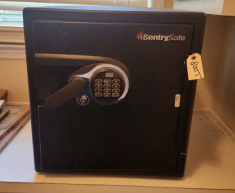 SENTRY SAFE W/ DIGITAL KEYPAD