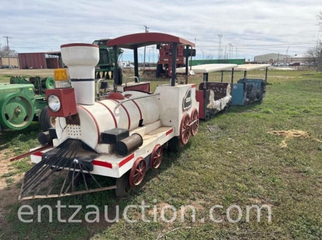 IH CAB POWERED TRAIN, LP, W/ 2 PASSENGER CARS,