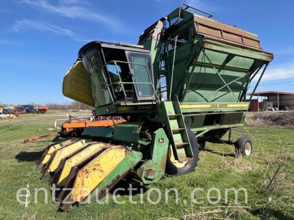 JD 7440 COTTON STRIPPER, 4 ROW, 40", *PARTS ONLY*