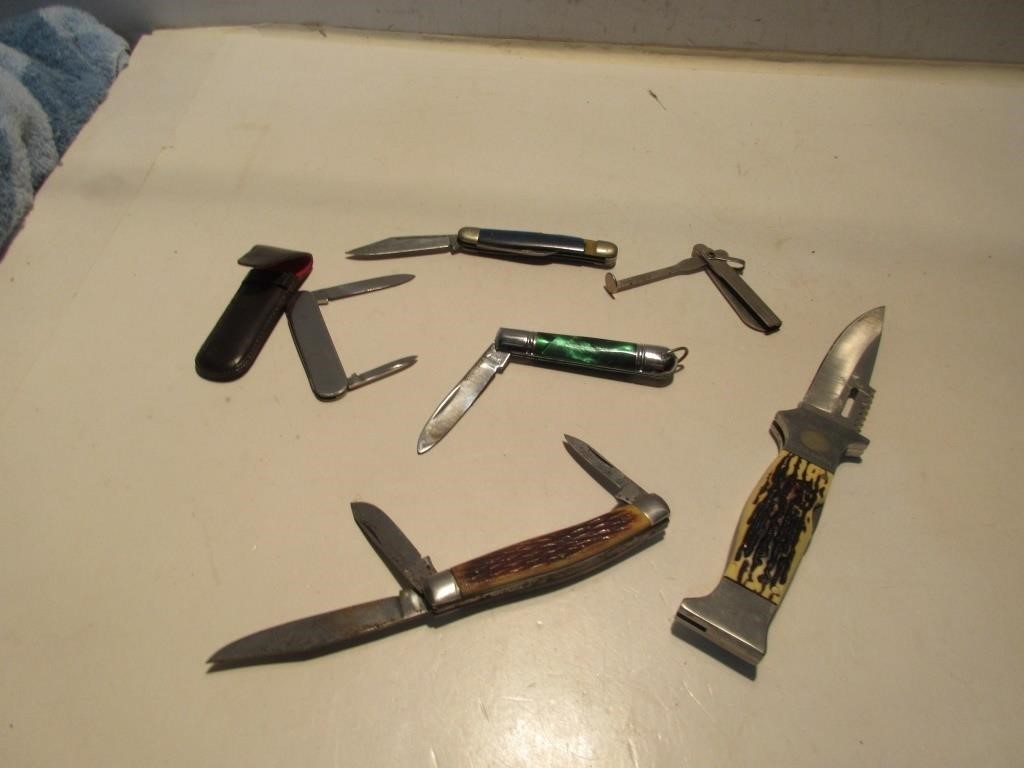 COLLECTION OF VINTAGE FOLDING KNIVES