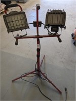 2 CRAFTSMAN WORK LIGHTS ON STAND