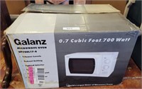 GALANZ .7 CUBIC FT COUNTER TOP MICROWAVE