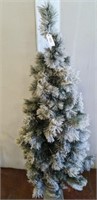 LIGHTED 4 FT PORCH TREE IN URN
