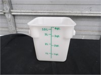 BID X 4: NEW WINCO 4 QT SQUARE STORAGE CONTAINER W