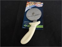 BID X 2: NEW WINWARE 4" PIZZA CUTTER