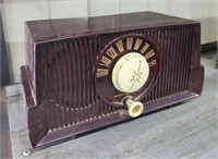 Vintage General Electric Model 424 Tube radio
