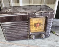 Vintage Philco Transitone tube radio, cracked